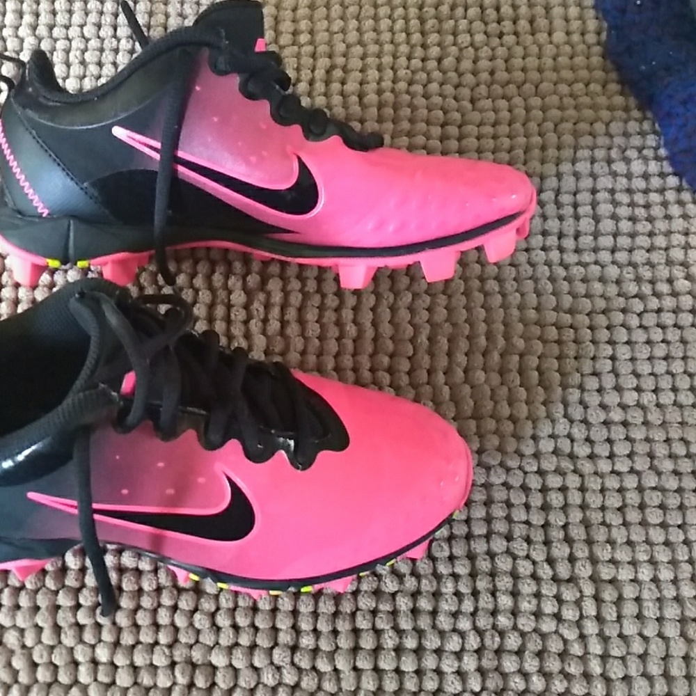 NIKE girls softball cleats size 3.5y
